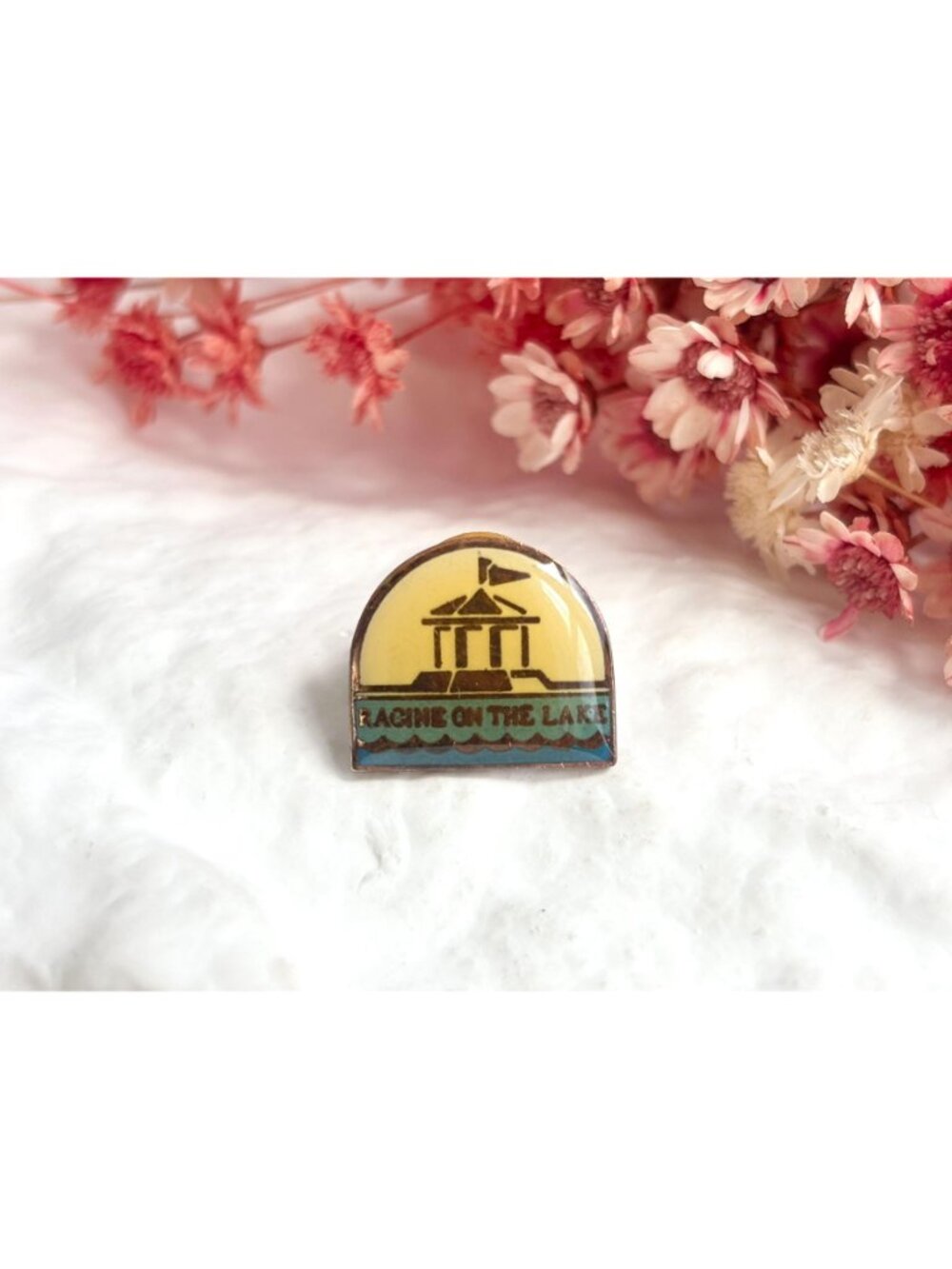 Racine On the Lake Wisconsin Boating Enameled Vintage Gold Toned Lapel Pin - Picture 3 of 12